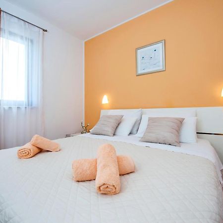 Apartments And Rooms Camaiore Rovinj Exterior photo