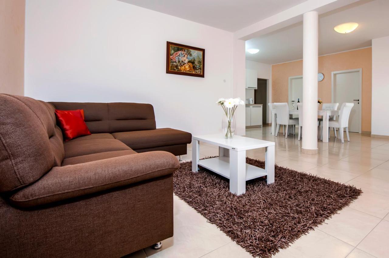Apartments And Rooms Camaiore Rovinj Exterior photo