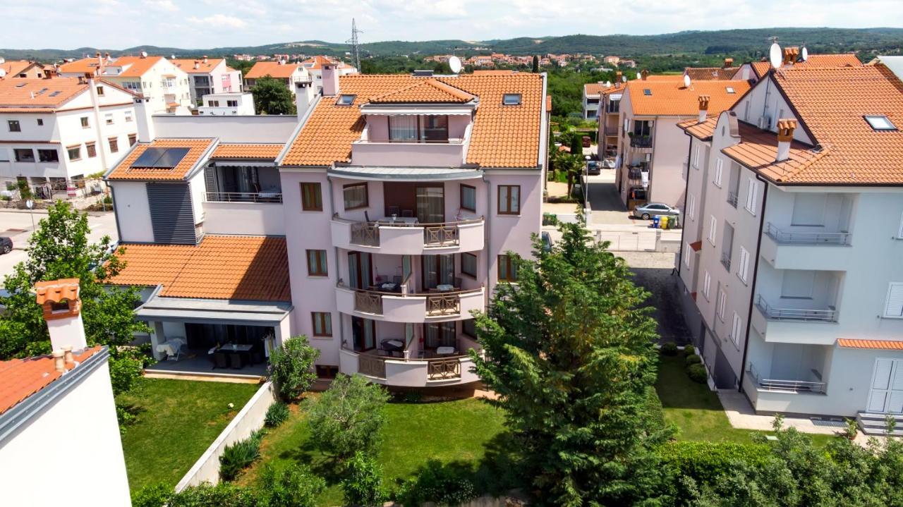 Apartments And Rooms Camaiore Rovinj Exterior photo