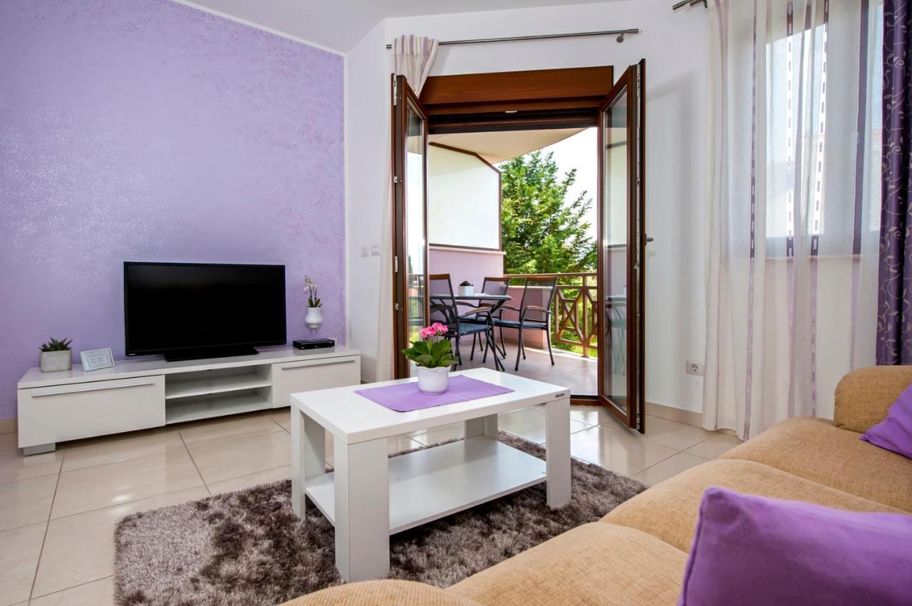 Apartments And Rooms Camaiore Rovinj Exterior photo