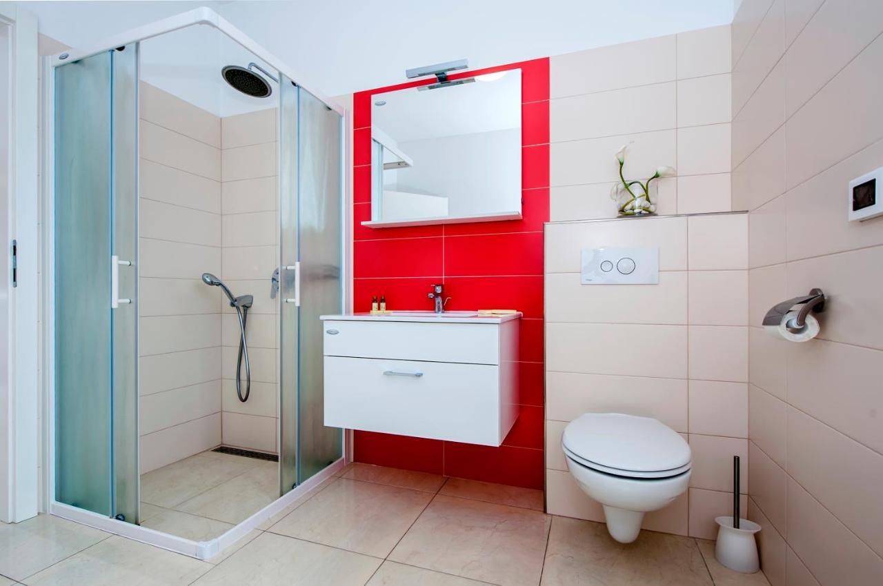 Apartments And Rooms Camaiore Rovinj Exterior photo