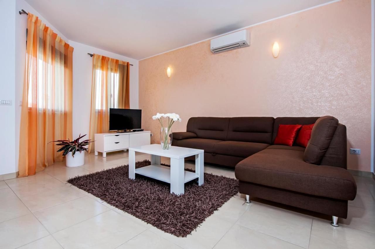 Apartments And Rooms Camaiore Rovinj Exterior photo
