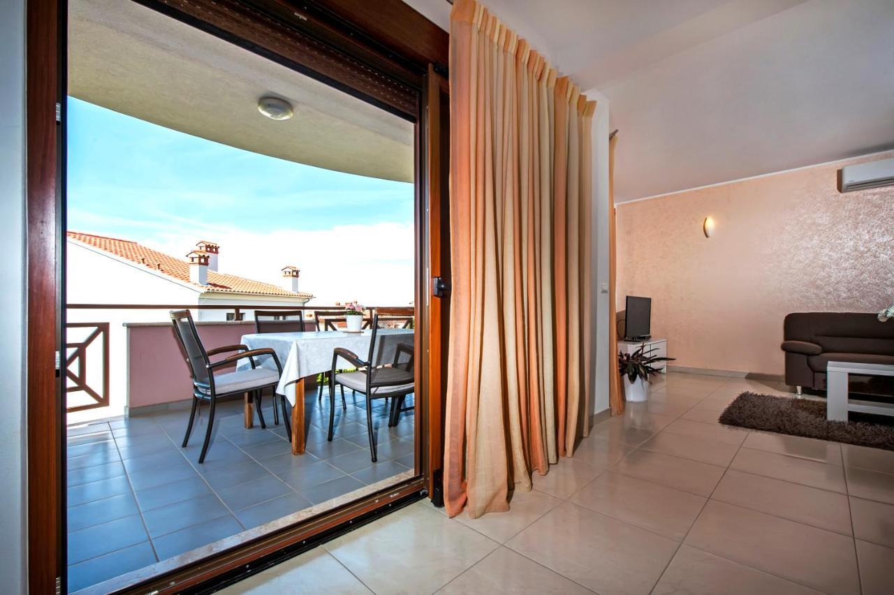 Apartments And Rooms Camaiore Rovinj Exterior photo